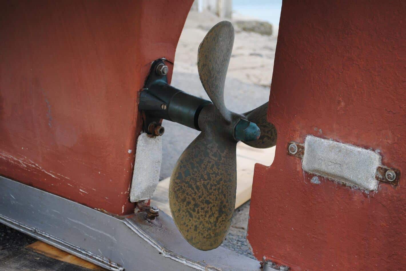 How to install anodes on a boat