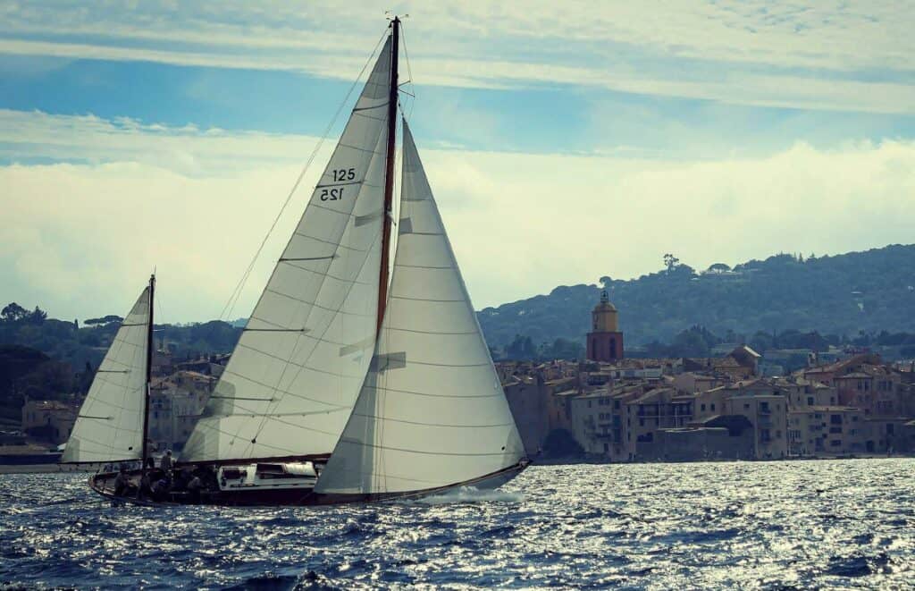 Difference Between Ketch and Yawl Explained 7 Yawl sailboat, the difference to ketch